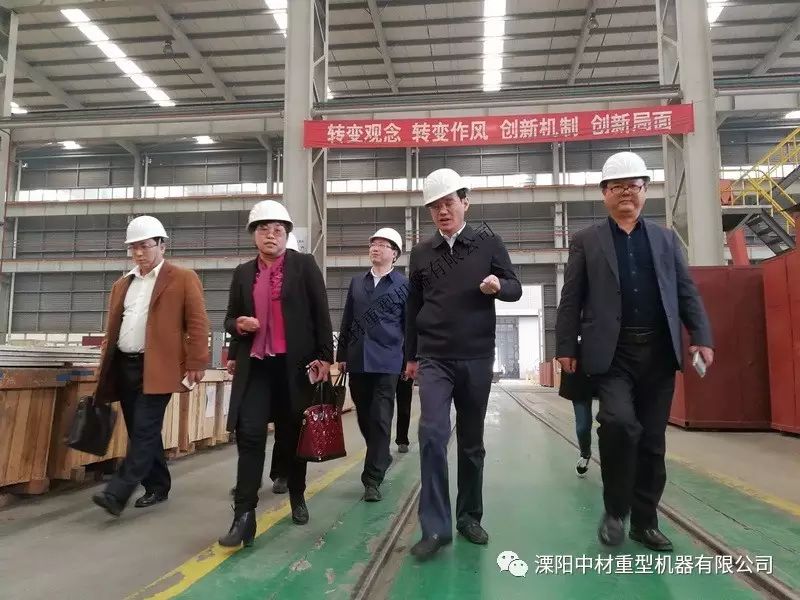 溧陽(yáng)市市長(zhǎng)徐華勤和天目湖鎮(zhèn)領(lǐng)導(dǎo)一行蒞臨我公司進(jìn)行參觀考察